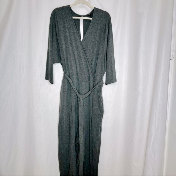 Torrid gray cropped jumpsuit V neck size 4X - Picture 2 of 11